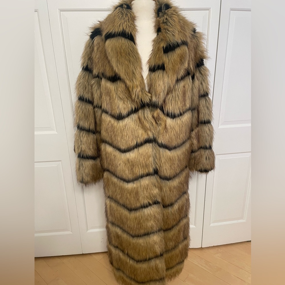 Fabulous Furs Full Length Golden Fox Shawl Collar Chevron Faux Fur Coat M